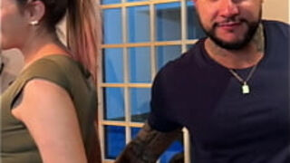 Marido corno assiste amigo fuder sua esposa