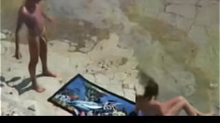 Couple make sex on a nudism beach - Amador Casal transando na praia de nudismo