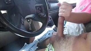 Hot bitch gives handjob on way to beach huge cumshot finish