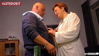 German Housewife Fucks the Window Cleaner