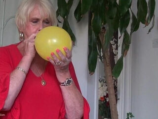 Blowing Up Balloons - Sparkle